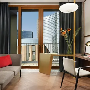 Verticale | Esperienze Hotell Milano
